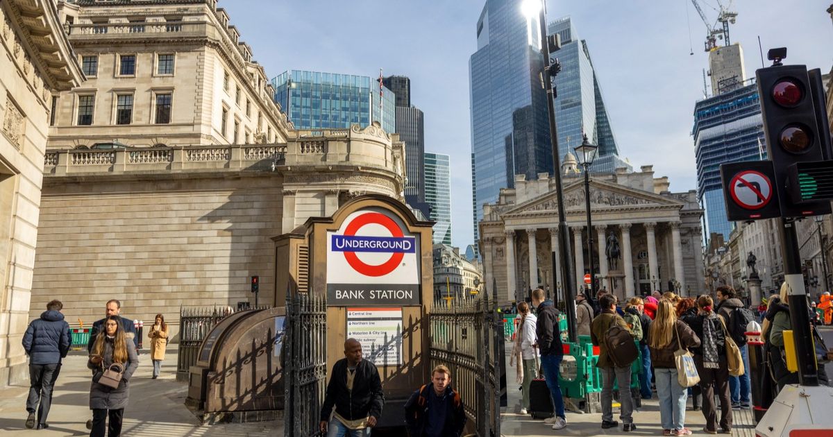 تراجع زخم خفض الفائدة في الاقتصادات المتقدمة