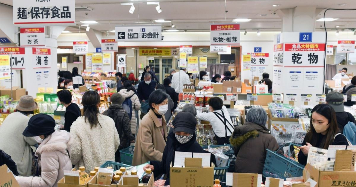 إنفاق الأسر في اليابان يهبط فجأة مع اتجاه المركزي لرفع الفائدة