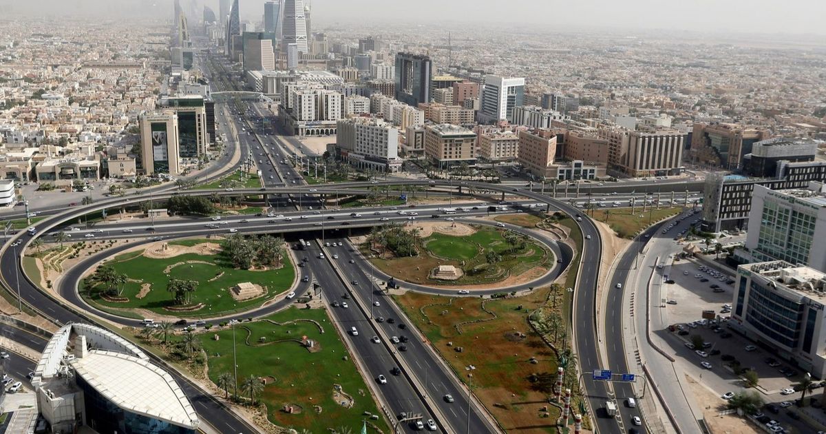 السعودية تخفض تقديرات نمو الاقتصاد في الربع الثالث 2025