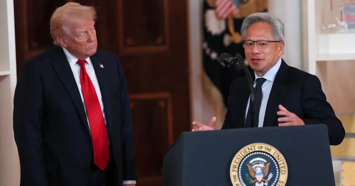 لماذا سمح ترمب فجأة لـ”إنفيديا” ببيع رقائق متطورة للصين؟