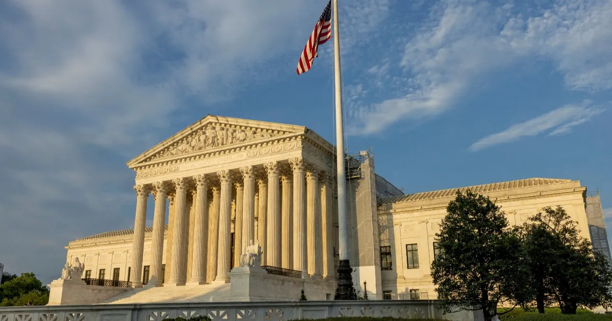 المحكمة العليا تراجع دستورية تقييد ترمب حق الجنسية بالولادة