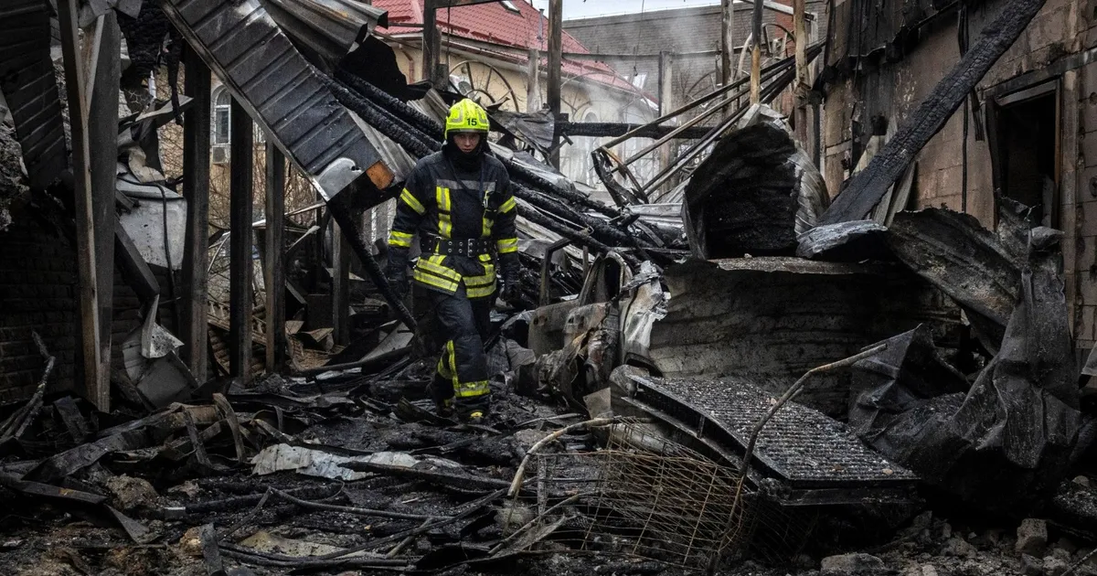 زيلينسكي يحدد قضايا حساسة في التسوية مع روسيا قبل لقاء ترمب