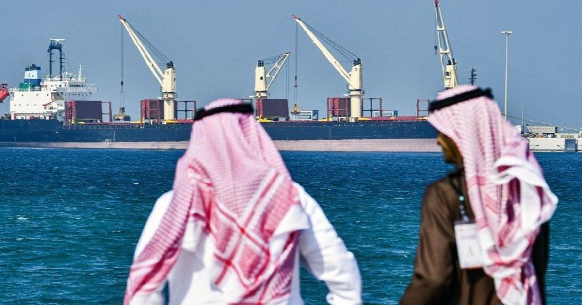 الصادرات النفطية تحافظ على زخم الفوائض التجارية بالسعودي