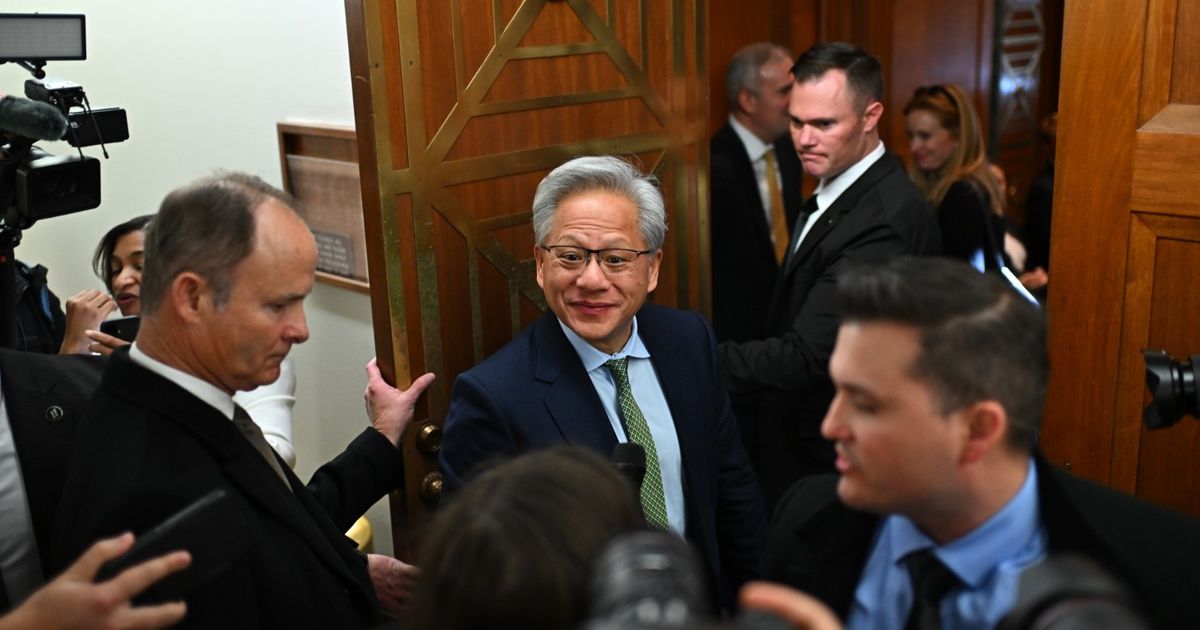 ساكس: الصين ترفض رقائق “إنفيديا H200” وتدعم شرائحها المحلية