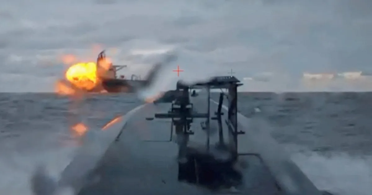 أوكرانيا تعلن استهداف ناقلة تابعة لأسطول الظل الروسي