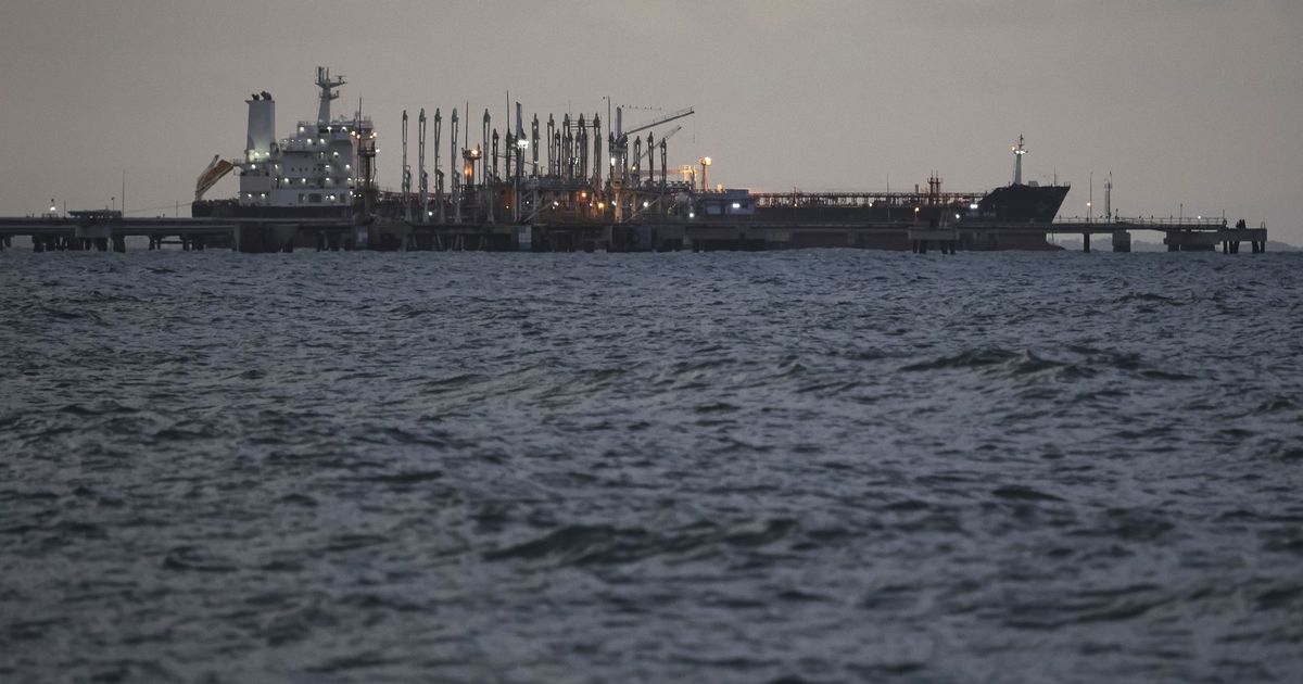 “شيفرون” تتمسك بنفط فنزويلا رغم العقوبات والضغوط الأميركية