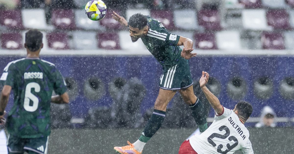 أمطار غزيرة تؤجل الشوط الثاني من مباراة السعودية والإمارات