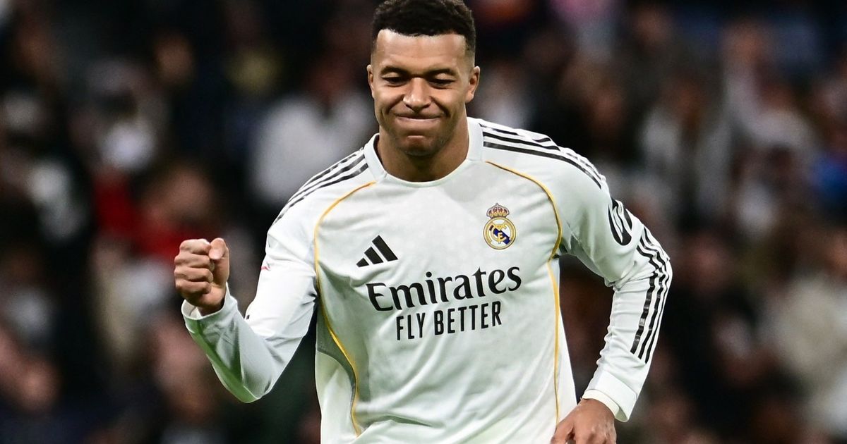 مبابي يضرب ثلاثة عصافير بحجر ويضع رقم تييري هنري بمهب الريح