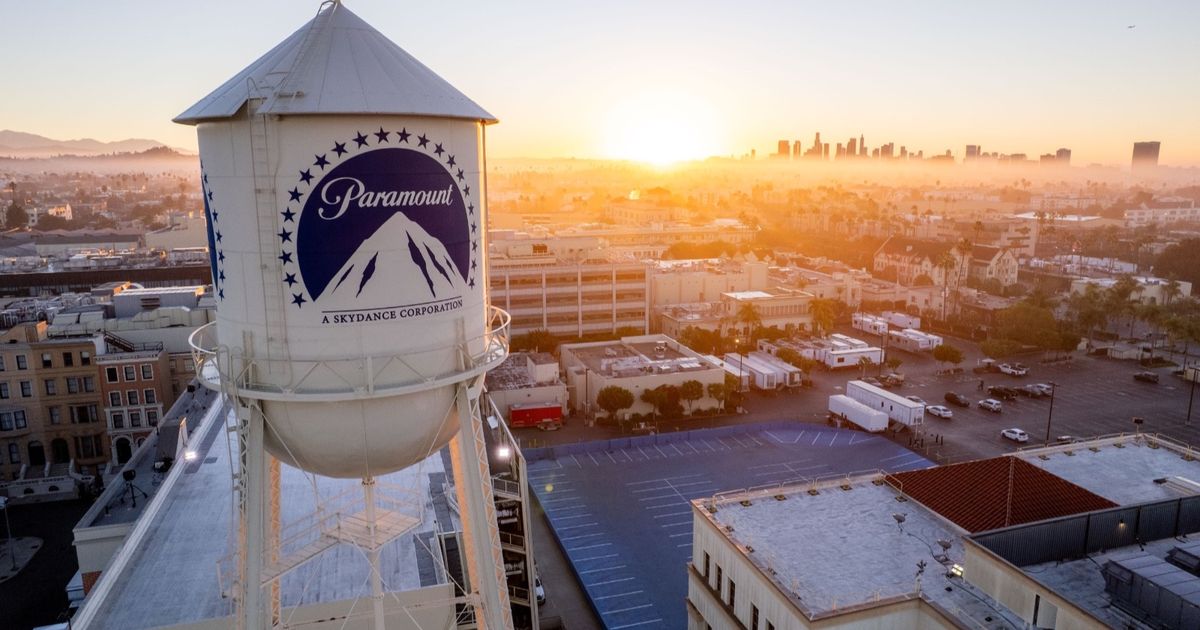 لاري إليسون يدعم عرض “باراماونت” للاستحواذ على “وارنر براذرز”