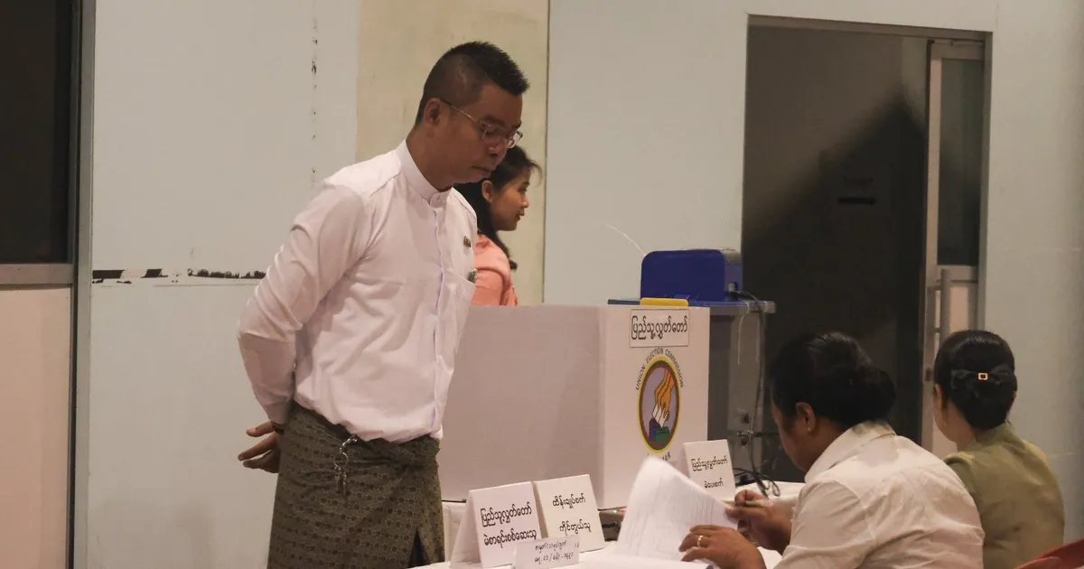 ميانمار الناخبون يدلون بأصواتهم أول انتخابات منذ انقلاب 2021