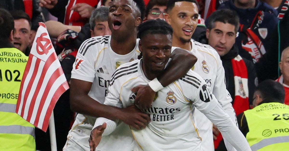 كامافينغا يدافع عن زميله فينيسيوس.. اتركوه وشأنه