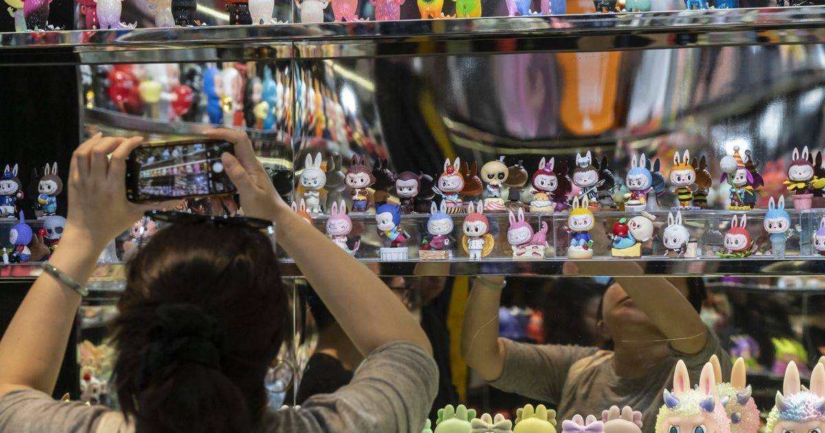 حين أصبح “الترند” سلعة.. كيف أنفق العالم على ما شاهده في 2025؟