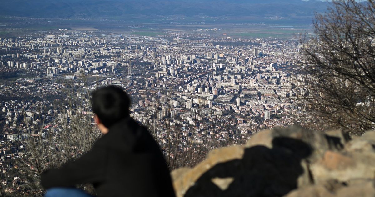 حكومة بلغاريا تواجه اقتراعاً بسحب الثقة وسط احتجاجات واسعة