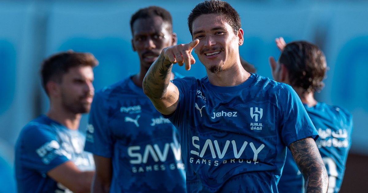 خلافاً للشائعات.. داروين نونيز “سعيد” مع الهلال السعودي