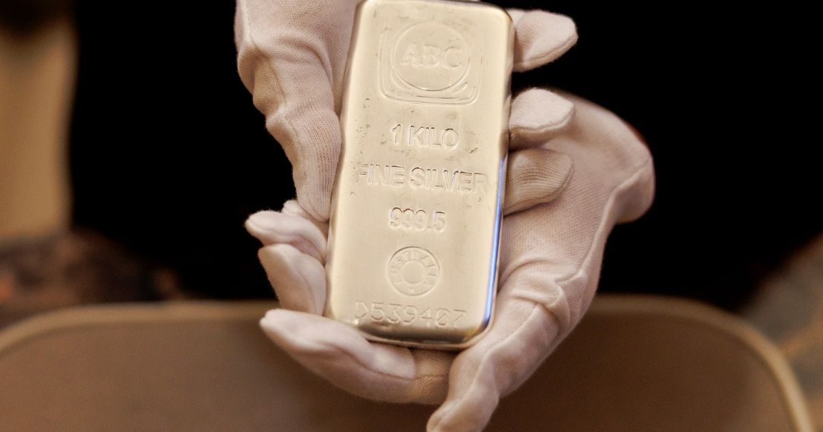 أسعار الفضة تستقر بعد أكبر انخفاض يومي في أكثر من 5 سنوات