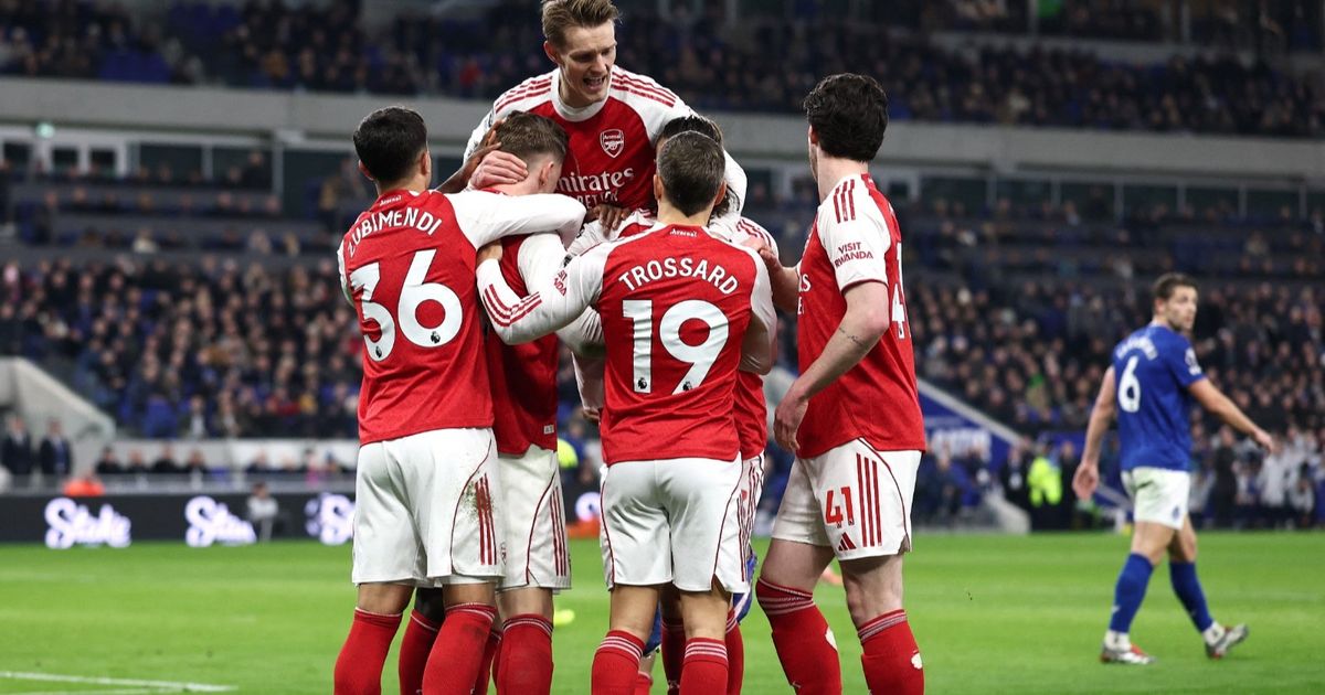 أرسنال يعبر إيفرتون بصعوبة ويستعيد صدارة الدوري الإنجليزي