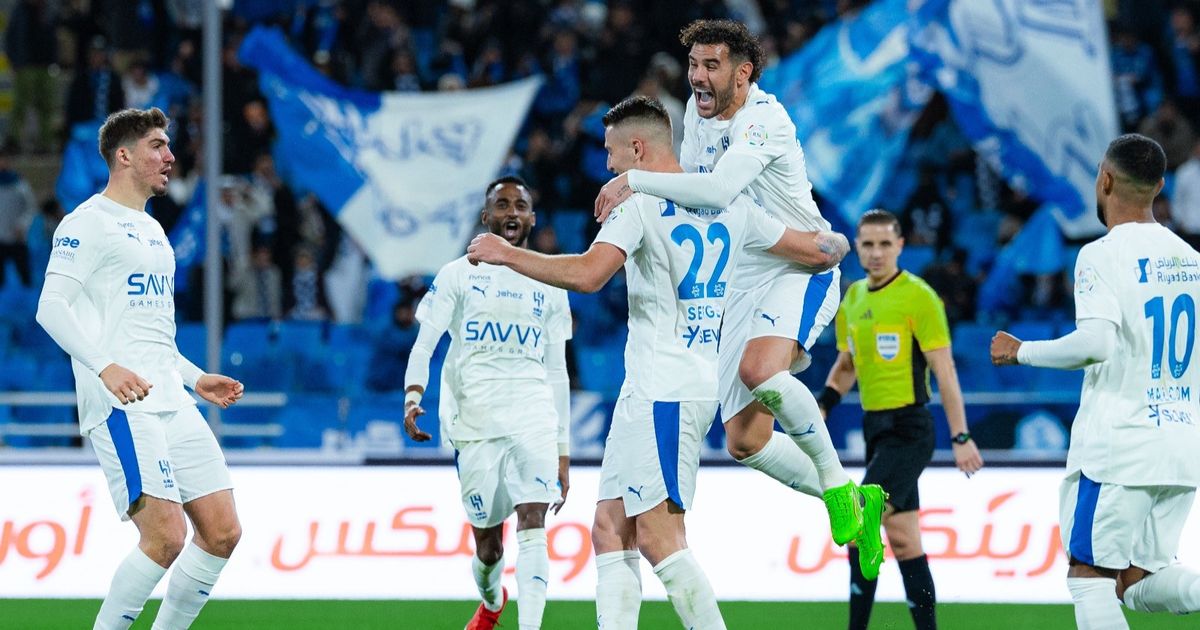 الهلال يفوز بثلاثية على الخلود ويقلص الفارق مع النصر في روشن