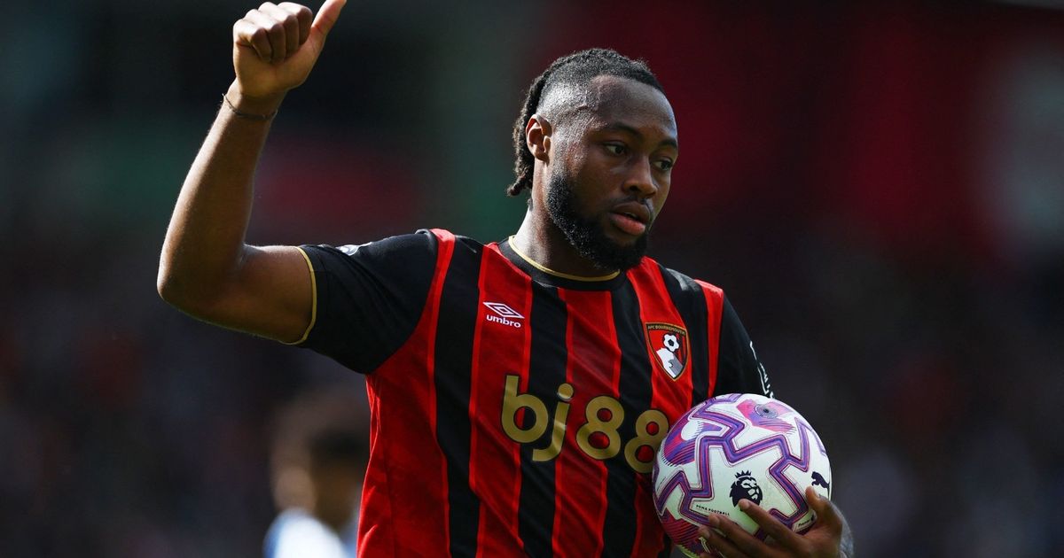 قُضي الأمر.. سيمينيو اختار مانشستر سيتي ويهدد بقاء عمر مرموش