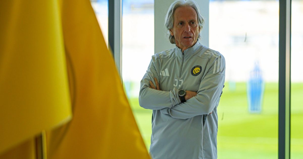 جيسوس محبط من المنتخب السعودي ويتهرب من عبد الله الحمدان