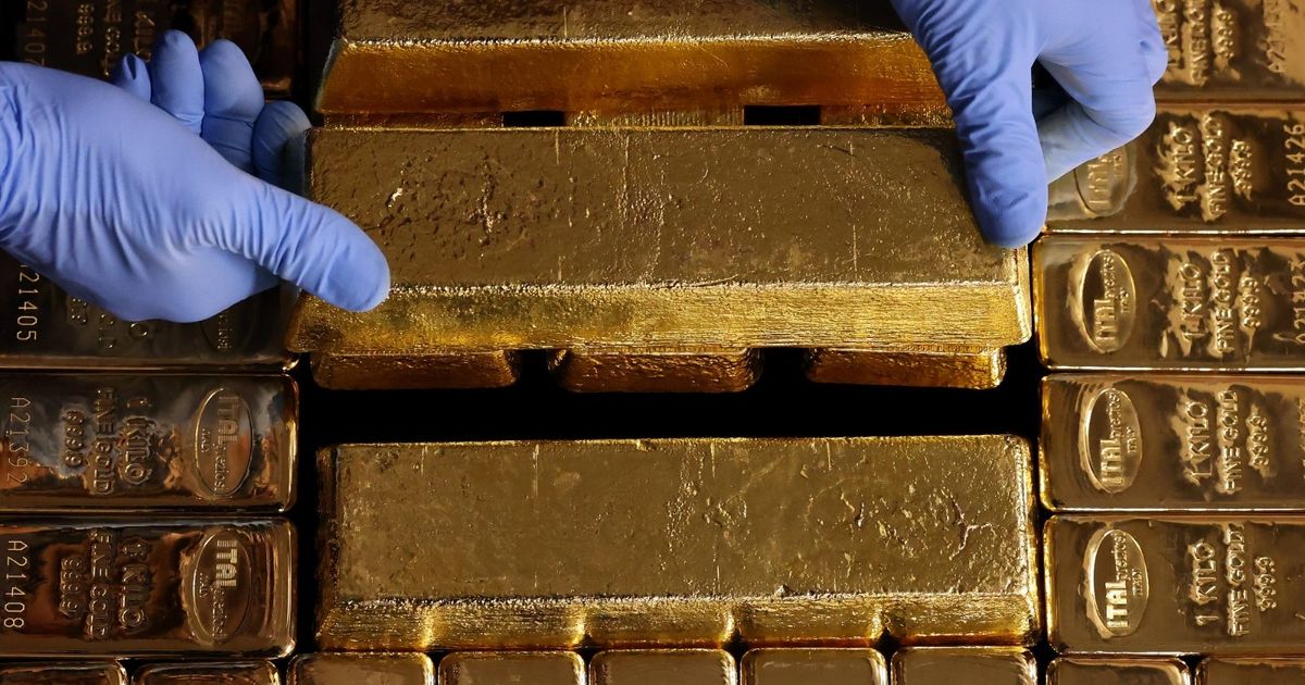 الذهب يقترب من مستوى قياسي بعد بيانات التضخم الأميركي