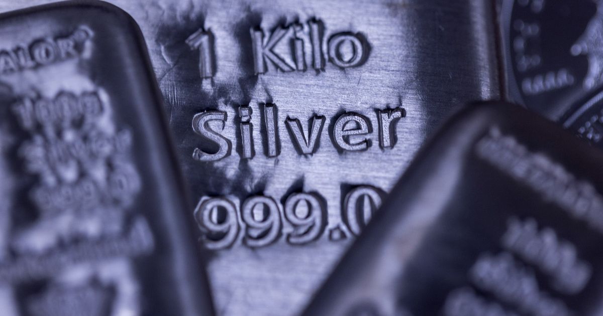 الطلب الصناعي على الفضة دافع كبير لارتفاع يتخطى زيادة سعر الذهب