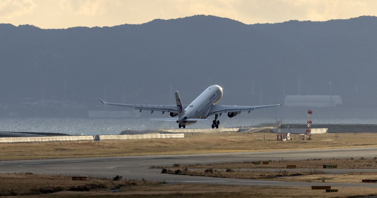 الصين تضرب السياحة اليابانية بإلغاء نصف رحلاتها الجوية