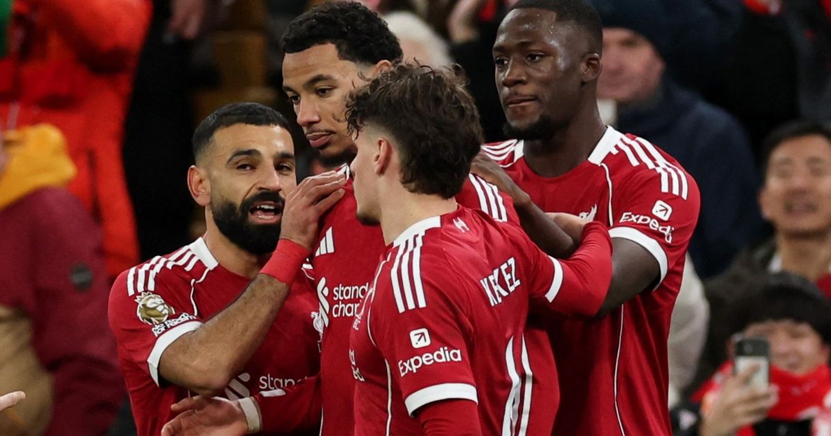 كوناتي يدافع بقوة عن محمد صلاح ولا يتوقع رحيله عن ليفربول