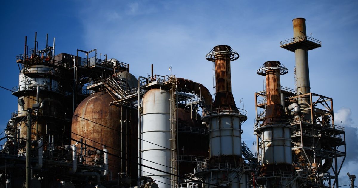 النفط يستقر بعد أربعة أيام من المكاسب وسط التوترات الجيوسياسية