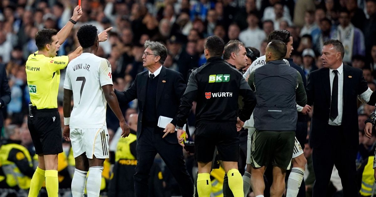 يستحق المكافأة.. قناة ريال مدريد تهاجم “حكم نيغريرا”