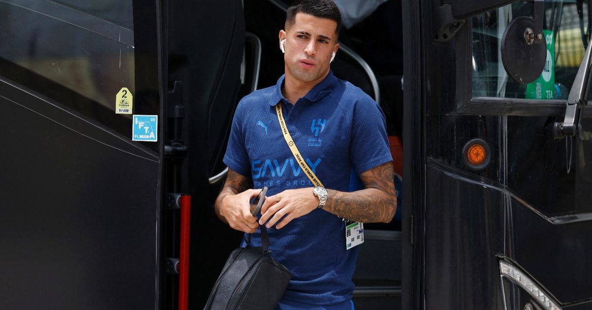 تعنت إنزاغي قد يعيد كانسيلو ظهير الهلال إلى الدوري الإنجليزي