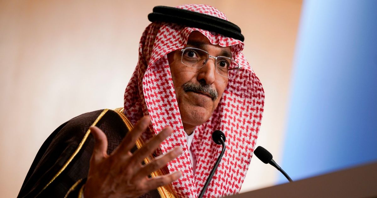 السعودية لا تمانع في إلغاء مشاريع مرتفعة التكلفة ضمن “رؤية 2030”