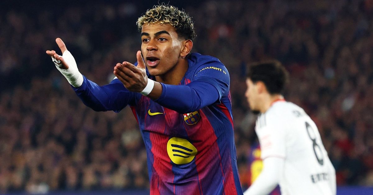 فليك يحتوي غضب لامين يامال بعد تغييره أمام فرانكفورت