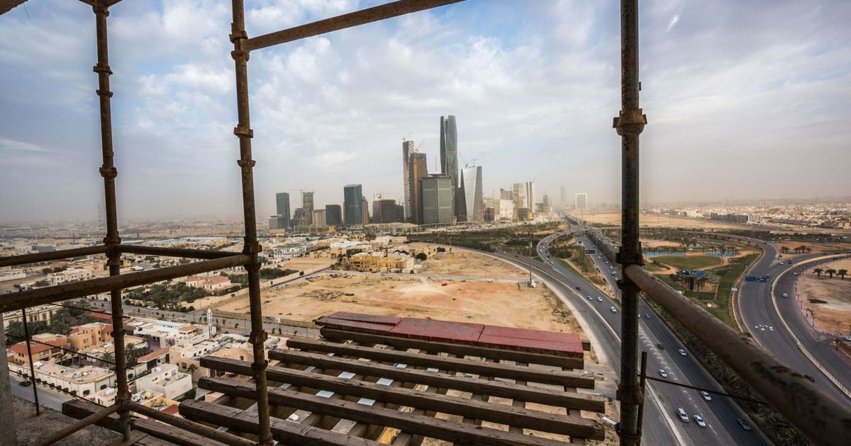 السعودية ترتب قرضاً دولياً بـ13 مليار دولار لدعم البنية التحتية