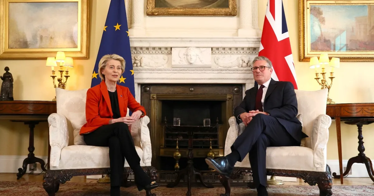 ستارمر وفون دير لاين يبحثان خطة ترمب لإنهاء حرب أوكرانيا