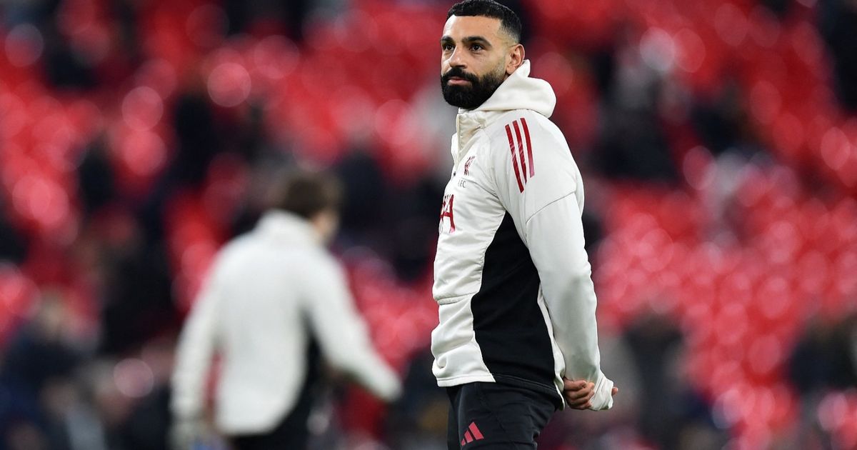 “هو أحدهم”.. سلوت يرد على سبب غياب محمد صلاح عن ليفربول