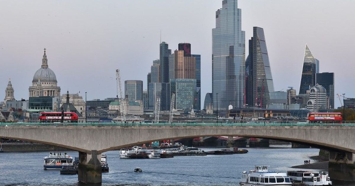 الاقتصاد البريطاني ينكمش مجدداً في أكتوبر وسط ترقّب زيادات ضريبية