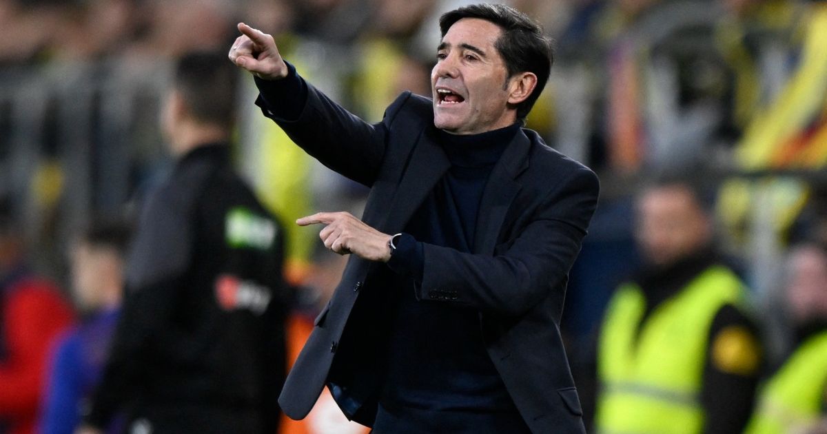 مدرب فياريال يهاجم التحكيم والكيل بمكيالين أمام برشلونة