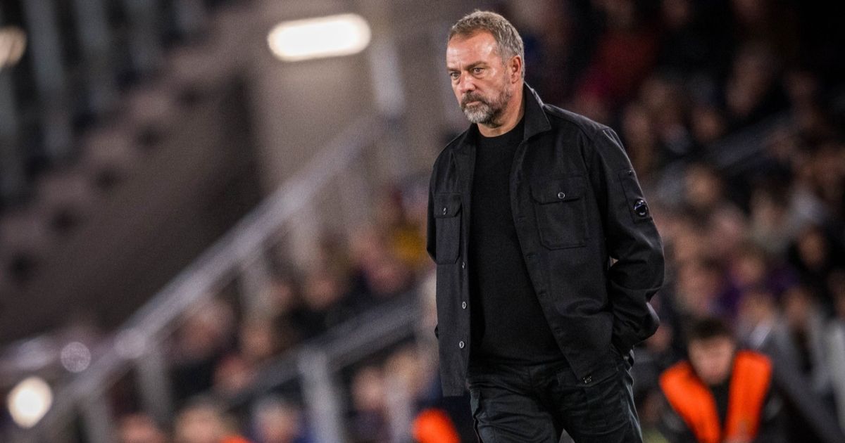 فليك يكشف حالة بيدري وأولمو ويشيد بقتالية لاعبي برشلونة