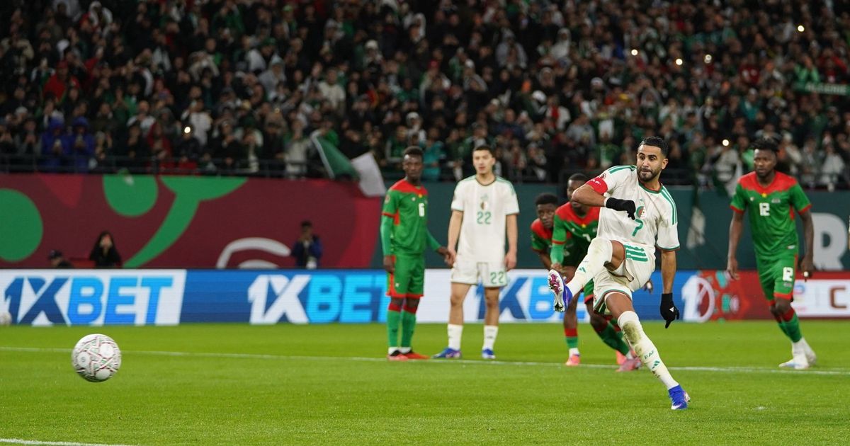 هدف تاريخي لرياض محرز يمنح الجزائر التقدم على بوركينا فاسو