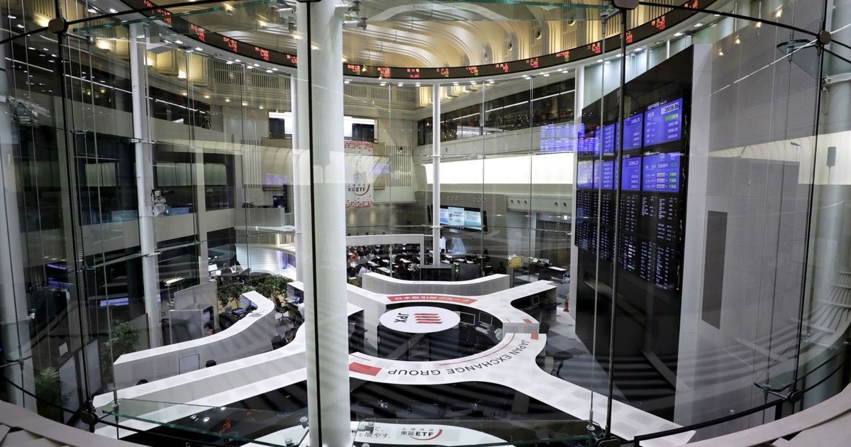 الرهانات على صعود نهاية العام تدفع أسهم آسيا والسلع للارتفاع