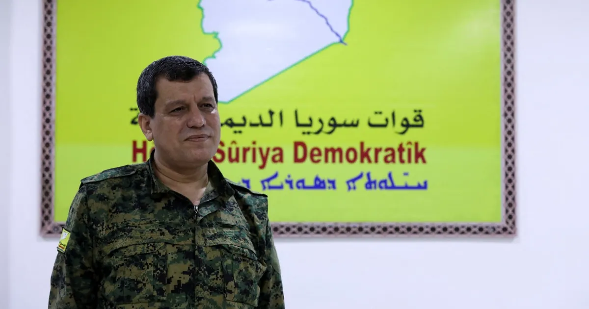 قسد” تعلن تأجيل زيارة مظلوم عبدي إلى دمشق لـ”أسباب تقنية