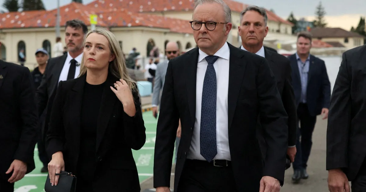 رئيس وزراء أستراليا يأمر بمراجعة أمنية في أعقاب هجوم سيدني