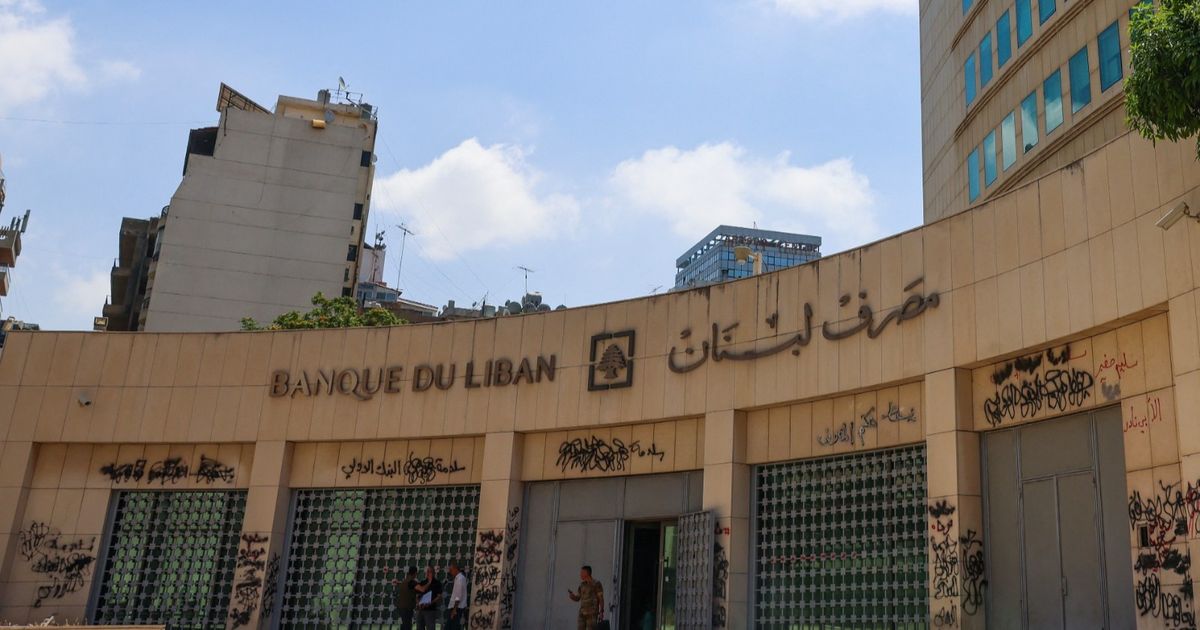 حكومة لبنان تقر قانون استعادة الودائع وتحيله إلى مجلس النواب