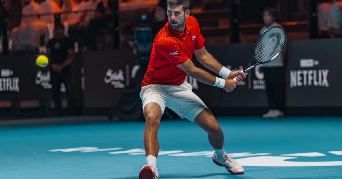 لحظة خالدة.. رونالدو يسلم جائزة غلوب سوكر لدجوكوفيتش