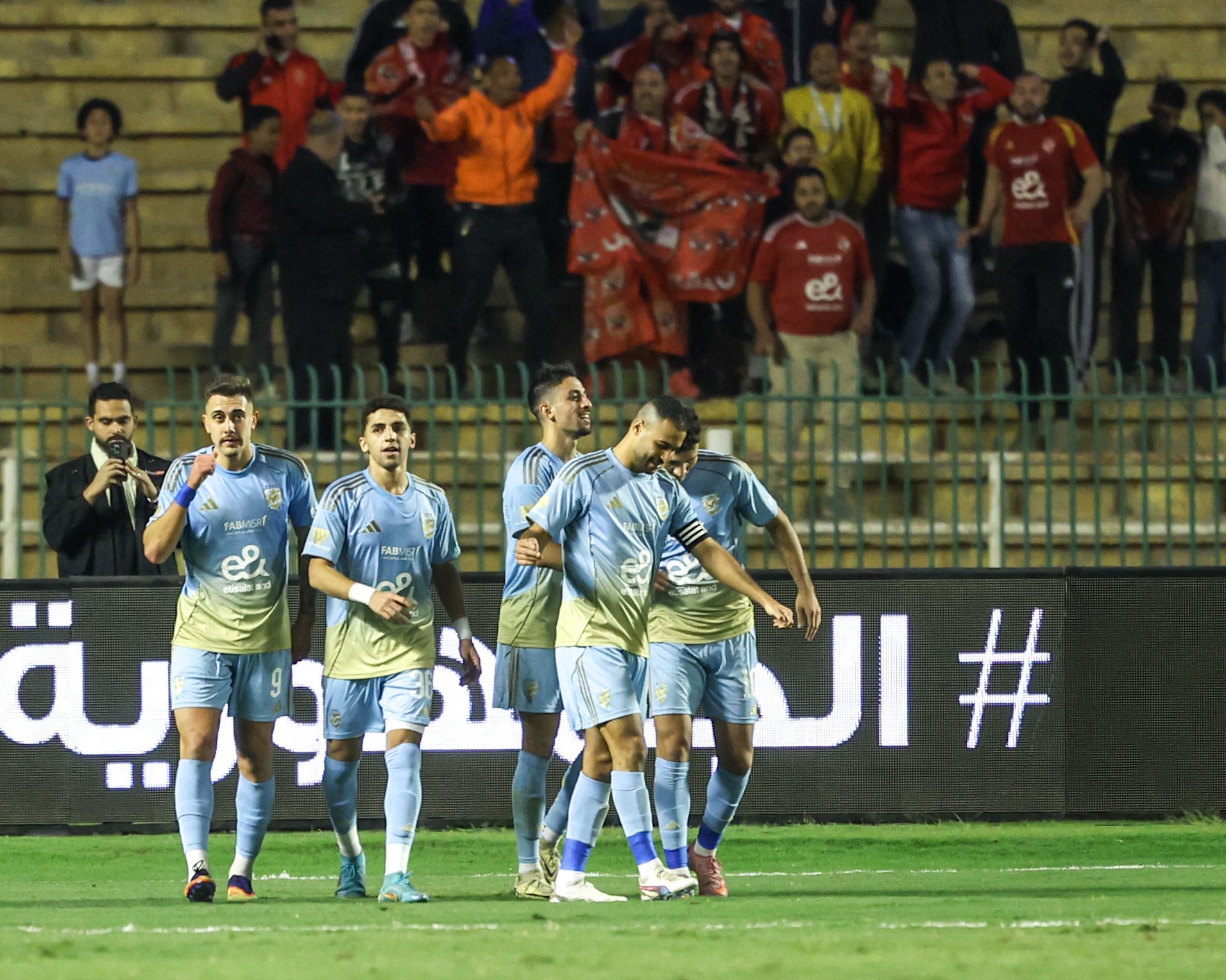 قد تكون صورة ‏‏‏كرة قدم‏، و‏كرة قدم‏‏ و‏نص‏‏