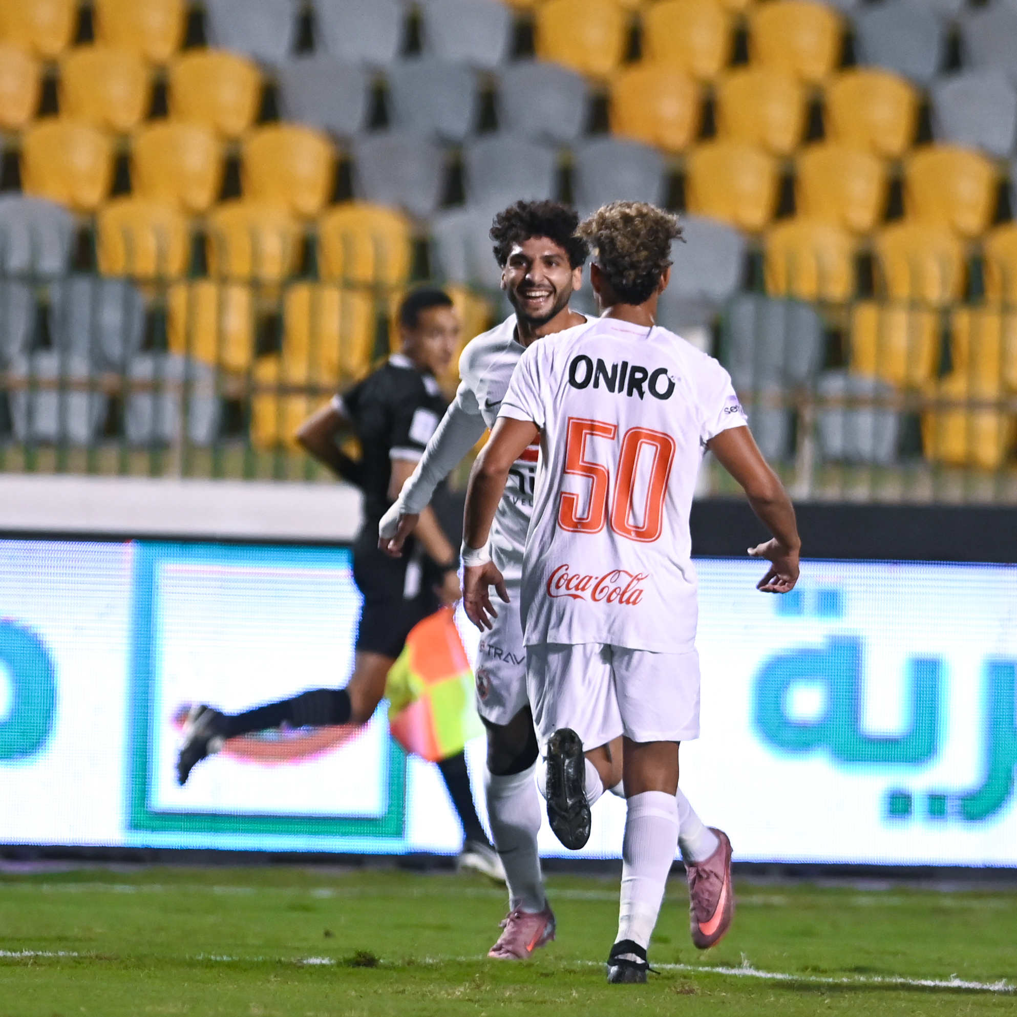 قد تكون صورة ‏‏‏كرة قدم‏، و‏كرة قدم‏‏ و‏تحتوي على النص '‏MAUAT ONIRO 50 Coca.Cola Cola Coca رية‏'‏‏