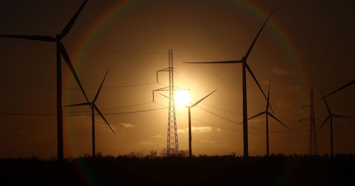 الإمارات تفاوض “مصر السيادي” للاستحواذ على محطة رياح جبل الزيت