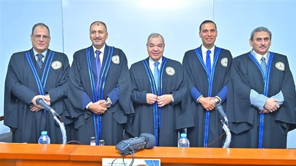 وزير التعليم الأسبق يناقش رسالة دكتوراه بجامعة الأزهر عن “تصميم بيئة تعلم إلكترونية”