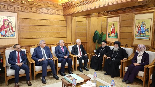 رئيس جامعة المنيا ووفد من قيادات وطلاب الجامعة والطلاب الوافدين يزورون كنائس المحافظة