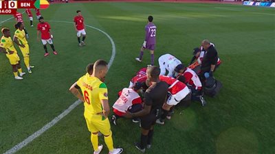 مصر ضد بنين.. محمد حمدي يغادر مباراة مصر وبنين في ثمن نهائي كأس أمم أفريقيا بسبب الإصابة